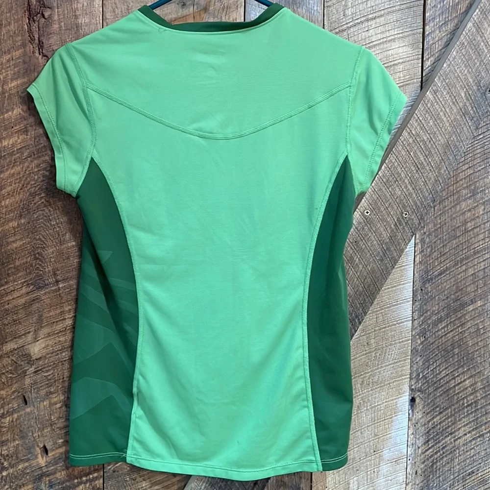 Mountain Hardwear women’s top size small - Picture 5 of 5